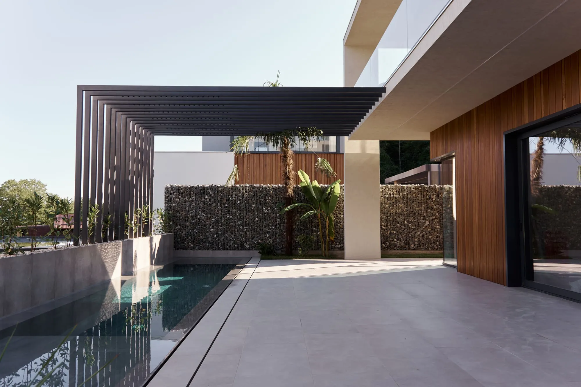 Villa O in Sochi: the courtyard with the pool