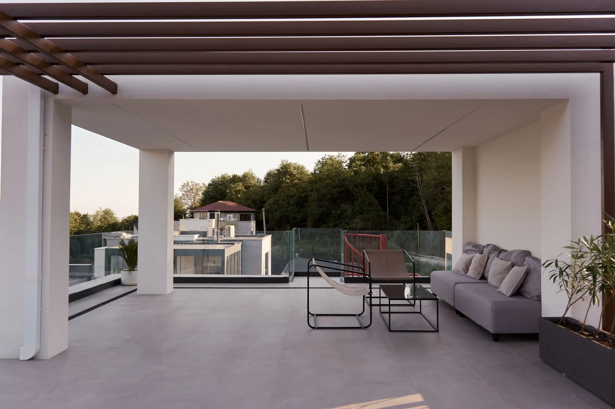 Villa O in the evening: the pergola lights